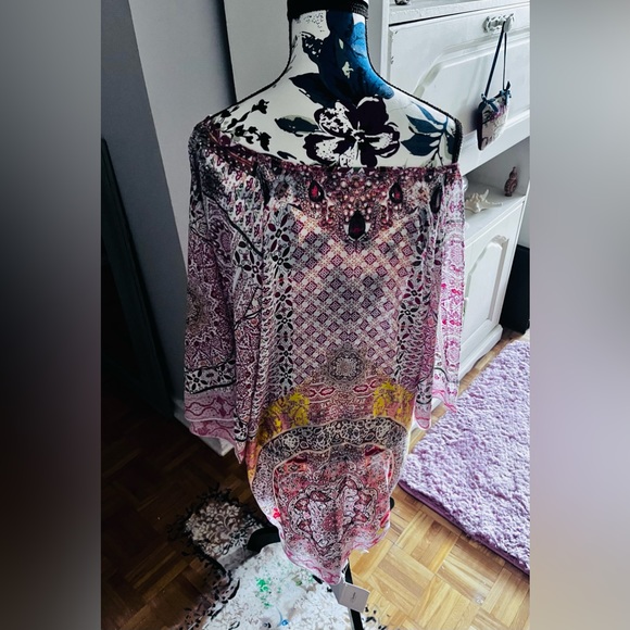 Pretty beach cover up - Picture 4 of 4